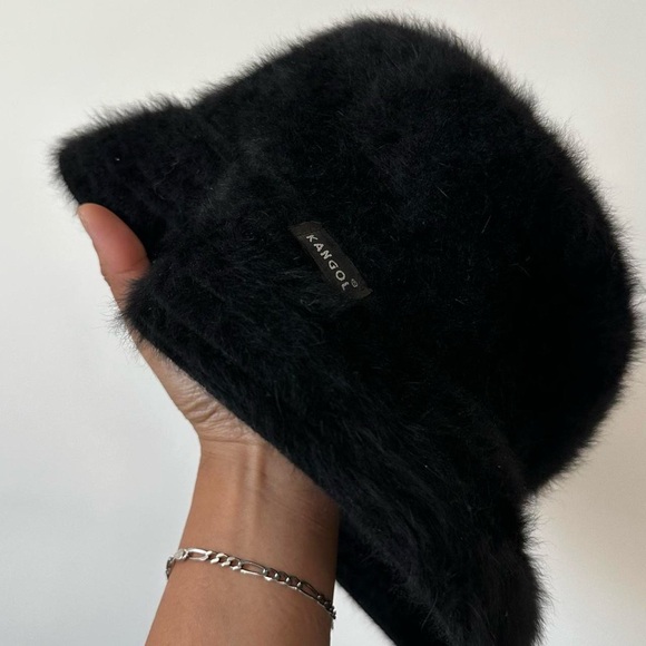 VINTAGE 90S KANGOL 'FURGORA' BLACK ANGORA FUR BUCKET HAT FALL/WINTER-Regular Fit - Picture 2 of 10
